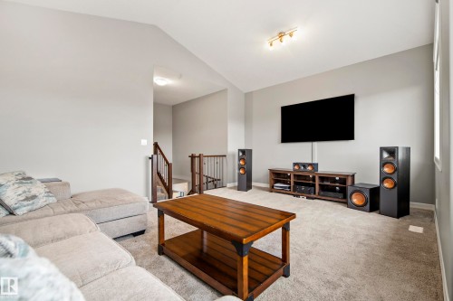 1455 Hays Way Nw, Edmonton, AB - Indoor Photo Showing Living Room