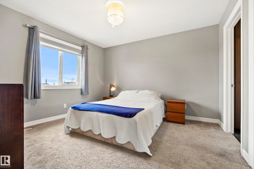 1455 Hays Way Nw, Edmonton, AB - Indoor Photo Showing Bedroom