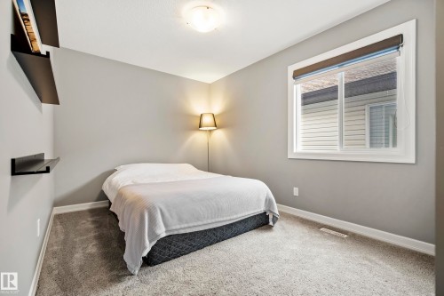 1455 Hays Way Nw, Edmonton, AB - Indoor Photo Showing Bedroom