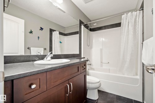 1455 Hays Way Nw, Edmonton, AB - Indoor Photo Showing Bathroom
