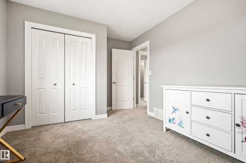 1455 Hays Way Nw, Edmonton, AB - Indoor Photo Showing Bedroom