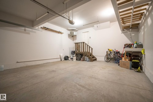 1455 Hays Way Nw, Edmonton, AB - Indoor Photo Showing Garage