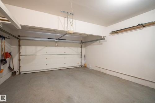 1455 Hays Way Nw, Edmonton, AB - Indoor Photo Showing Garage