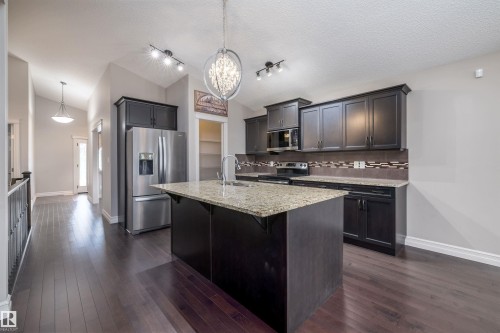 1976 67 Street Sw, Edmonton, AB 