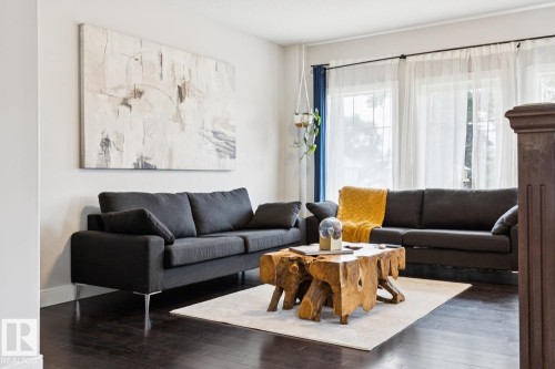 Dark wood-finish flooring complements light-toned walls - 9919 79 Street Nw, Edmonton, AB 