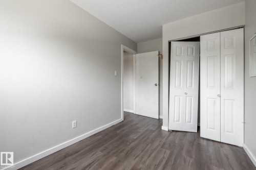 Wood-finish flooring - 54 Lakewood Village Nw, Edmonton, AB 