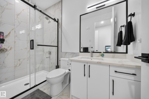 Main-floor Full Bathroom - 17128 2 Street Nw, Edmonton, AB 