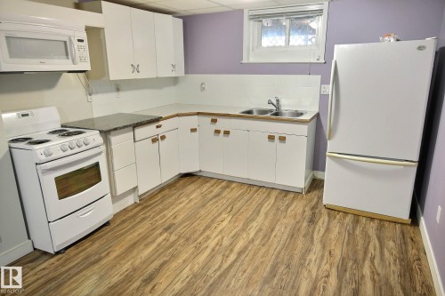 9457 79 Street Nw, Edmonton, AB 