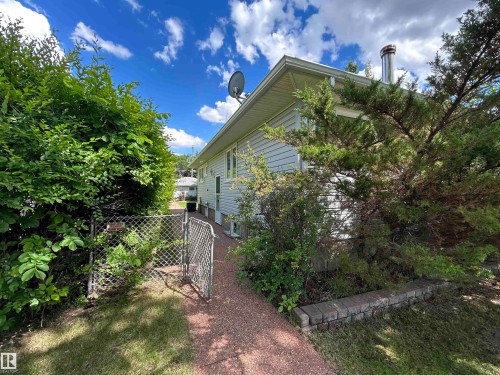 9457 79 Street Nw, Edmonton, AB 