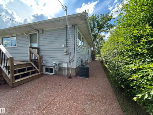 9457 79 Street Nw, Edmonton, AB 
