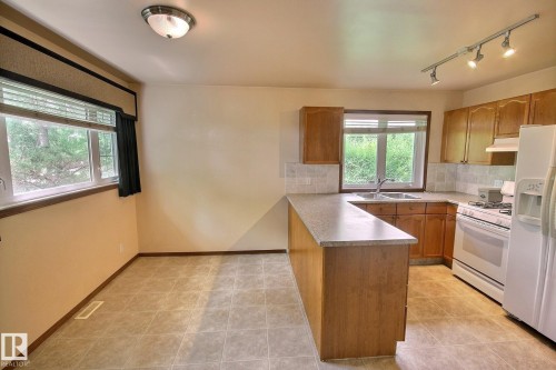 9457 79 Street Nw, Edmonton, AB 