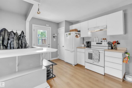 5712 50 Avenue, Cold Lake, AB - Indoor Photo Showing Kitchen
