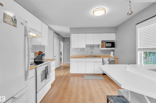 5712 50 Avenue, Cold Lake, AB - Indoor Photo Showing Kitchen