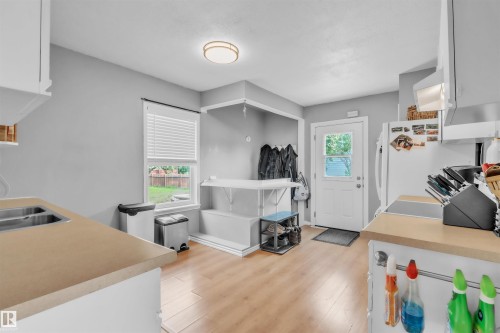 5712 50 Avenue, Cold Lake, AB - Indoor Photo Showing Kitchen With Double Sink