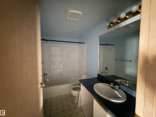 #104 17109 67 Av Nw, Edmonton, AB - Indoor Photo Showing Bathroom