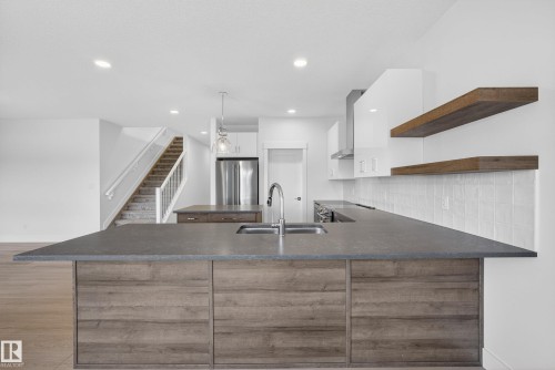 7089 Kiviaq Crescent Sw, Edmonton, AB 