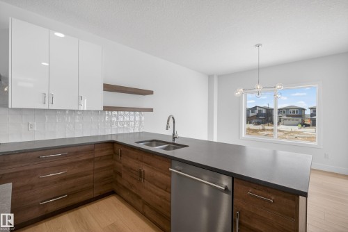 7089 Kiviaq Crescent Sw, Edmonton, AB 