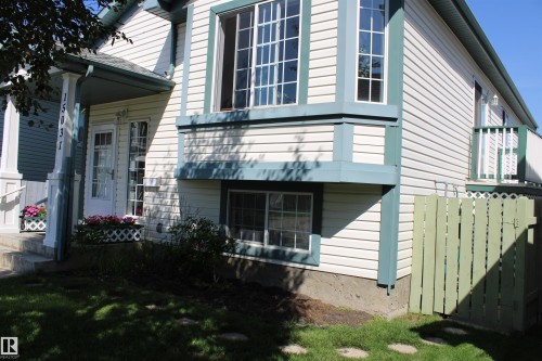 Bi Level with horizontal siding, bay window, covered porch entry, and a side balcony with railing - 15031 135 Street Nw, Edmonton, AB 