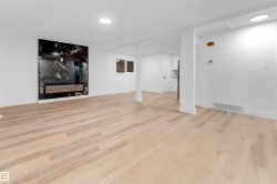 7303 130 Ave NW  Edmonton, AB T5C 1Y1