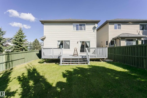 Expansive green lawn with a privacy fence - 2407 Hagen Way Nw, Edmonton, AB 