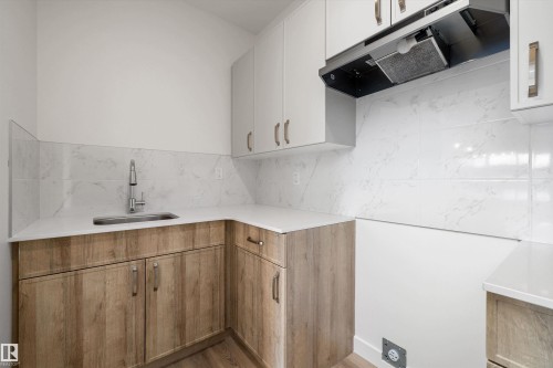 1315 11 Avenue Nw, Edmonton, AB - Indoor Photo Showing Kitchen