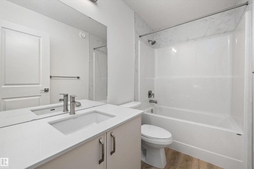 1315 11 Avenue Nw, Edmonton, AB - Indoor Photo Showing Bathroom