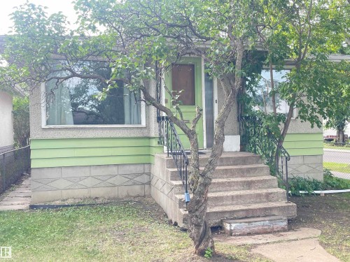 8759 81 Avenue Nw, Edmonton, AB 