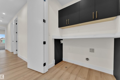 8450 Mayday Link Sw, Edmonton, AB - Indoor Photo Showing Other Room