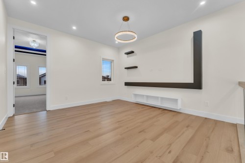 8450 Mayday Link Sw, Edmonton, AB - Indoor Photo Showing Other Room