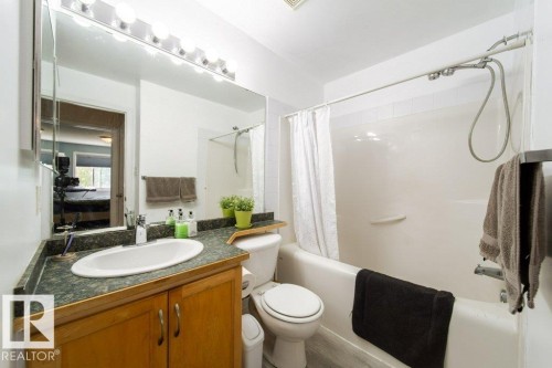 #118 2305 35A Av Nw, Edmonton, AB - Indoor Photo Showing Bathroom