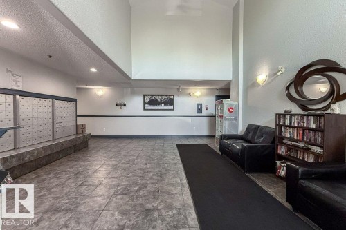 #118 2305 35A Av Nw, Edmonton, AB - Indoor Photo Showing Other Room