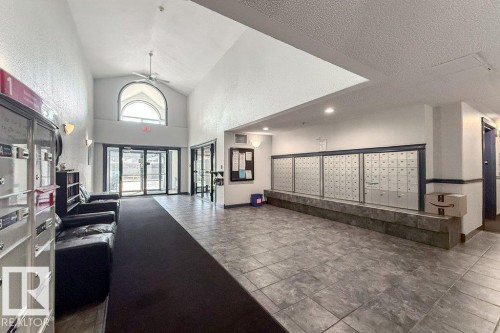 #118 2305 35A Av Nw, Edmonton, AB - Indoor Photo Showing Other Room