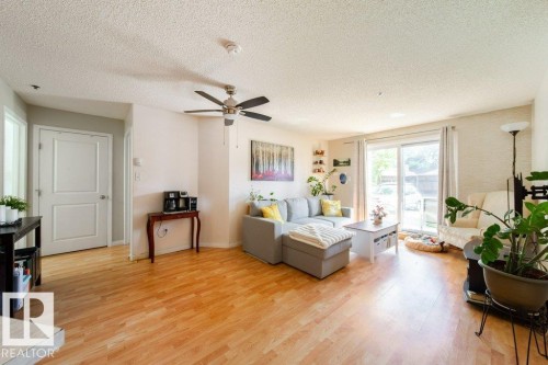 #118 2305 35A Av Nw, Edmonton, AB - Indoor Photo Showing Living Room