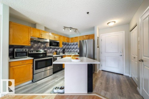 #118 2305 35A Av Nw, Edmonton, AB - Indoor Photo Showing Kitchen