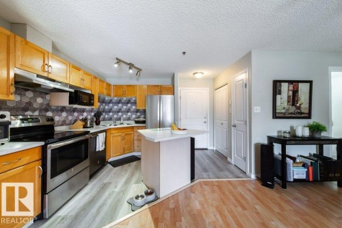 #118 2305 35A Av Nw, Edmonton, AB - Indoor Photo Showing Kitchen