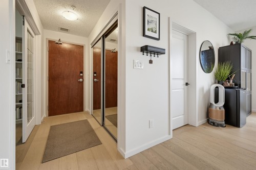 #403 9910 111 St Nw, Edmonton, AB - Indoor Photo Showing Other Room