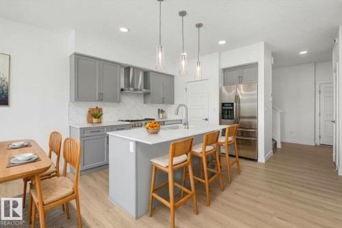 8704 183 Avenue Nw, Edmonton, AB 