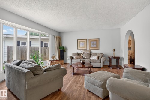 17206 111A Street Nw, Edmonton, AB 