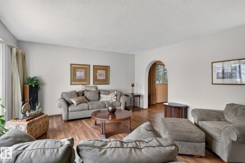 17206 111A Street Nw, Edmonton, AB 