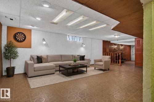 17206 111A Street Nw, Edmonton, AB 