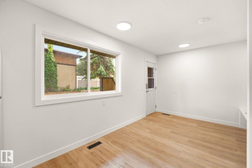 125 Woodborough Way Nw, Edmonton, AB 