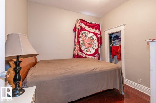 Hardwood-finish flooring, built-in closet with shelving, and detailed baseboard trim - 9332 106A Avenue Nw, Edmonton, AB 