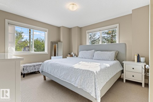 Neutral-toned walls complement the textured carpet flooring - 5319 3 Avenue Sw, Edmonton, AB 