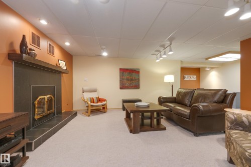 4904 11 Avenue Nw, Edmonton, AB 