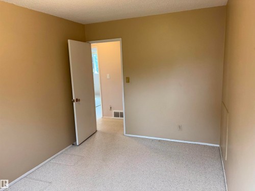 4027 74 Street Nw, Edmonton, AB 
