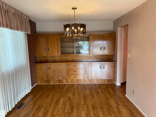 Wood-finish flooring throughout - 4027 74 Street Nw, Edmonton, AB 