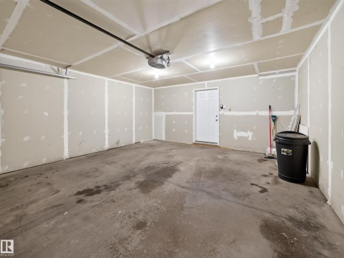 #185 1804 70 St Sw Sw, Edmonton, AB - Indoor Photo Showing Garage