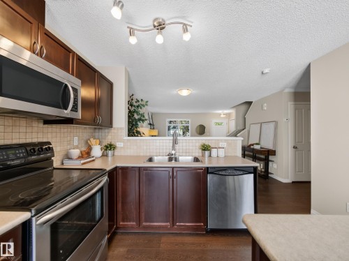 #185 1804 70 St Sw Sw, Edmonton, AB - Indoor Photo Showing Kitchen With Stainless Steel Kitchen With Double Sink