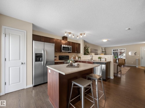#185 1804 70 St Sw Sw, Edmonton, AB - Indoor Photo Showing Kitchen With Stainless Steel Kitchen