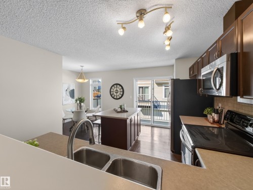 #185 1804 70 St Sw Sw, Edmonton, AB - Indoor Photo Showing Kitchen With Double Sink